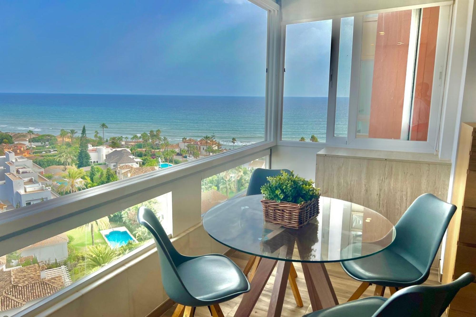 Beachfront- Junto A La Playa Y Con Impresionantes Vistas Al Mar Apartment