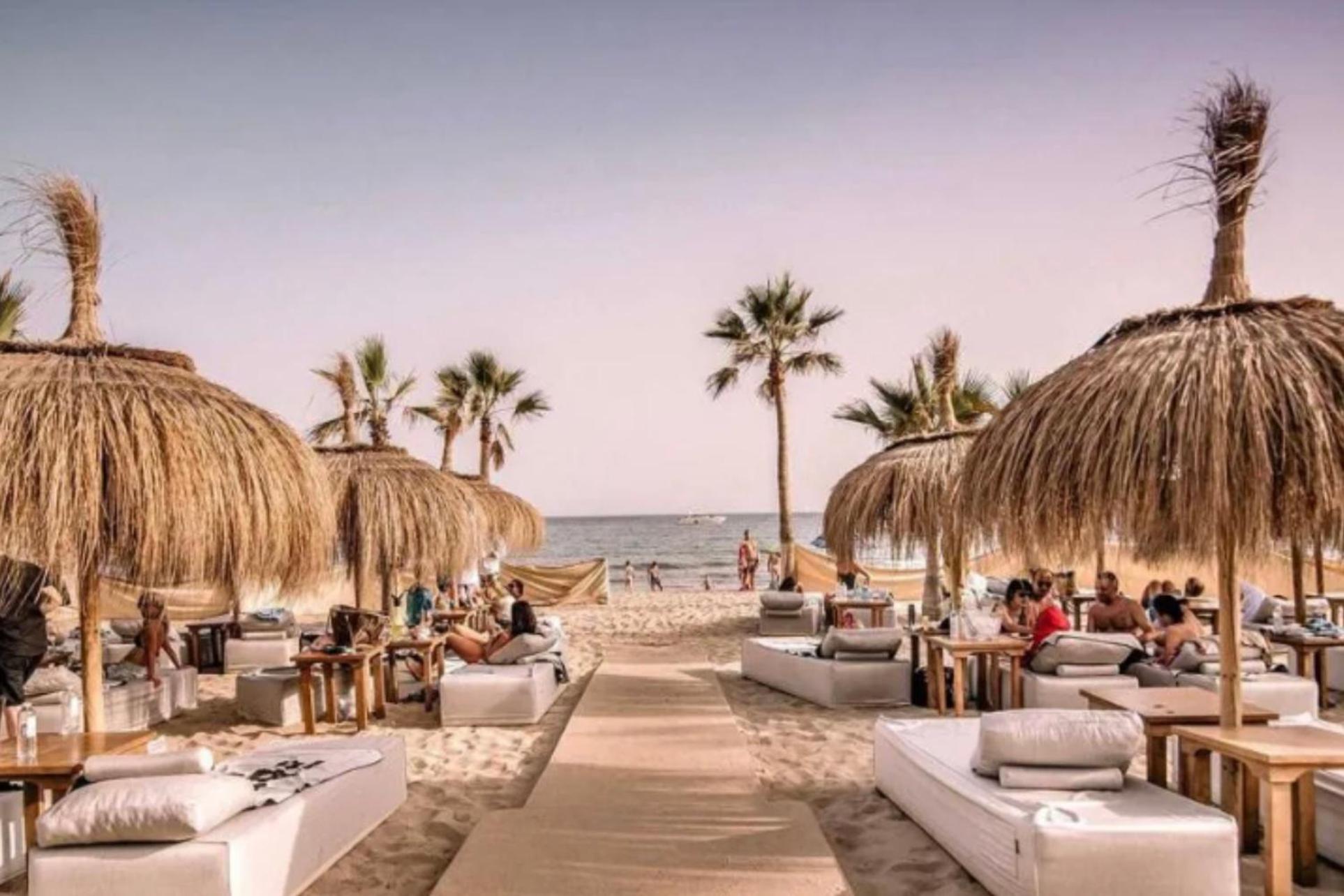 Beachfront- Junto A La Playa Y Con Impresionantes Vistas Al Mar Apartment