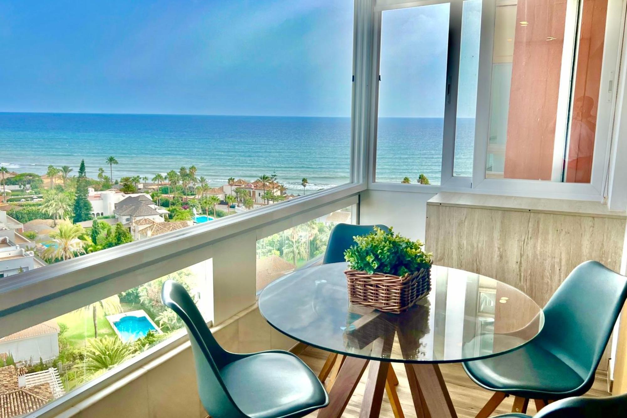 Apartment Beachfront- Junto A La Playa Y Con Impresionantes Vistas Al Mar Marbella