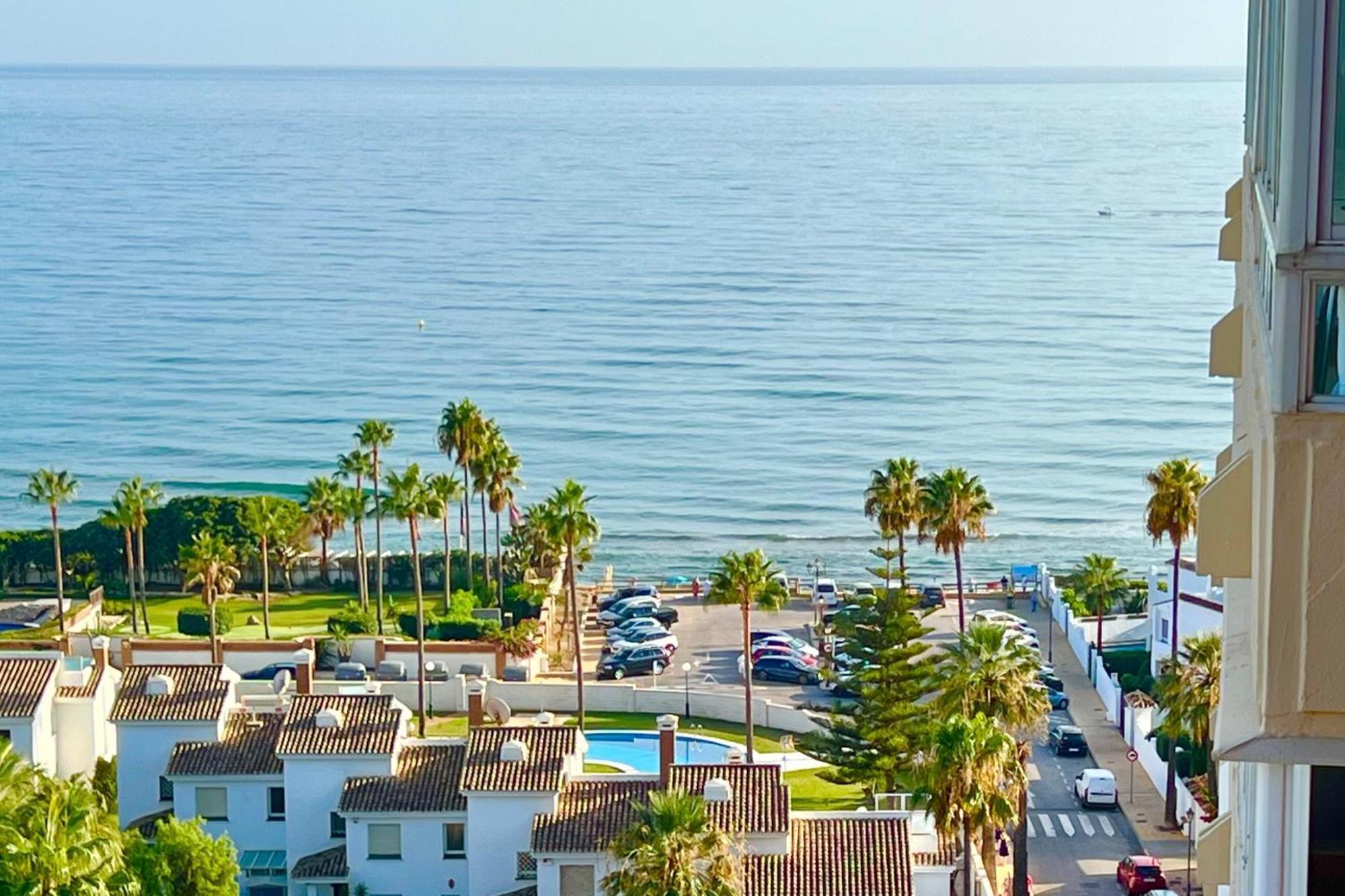 Beachfront- Junto A La Playa Y Con Impresionantes Vistas Al Mar Apartment