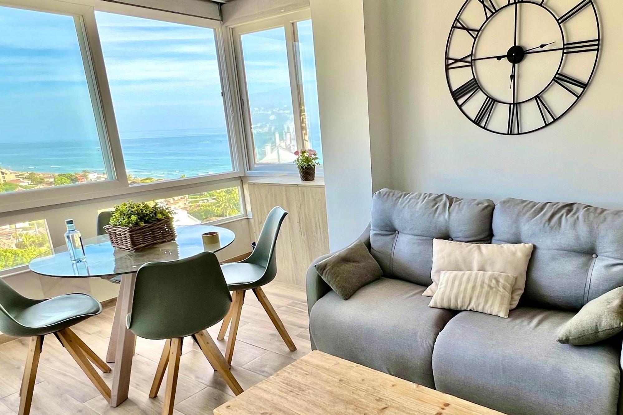 Beachfront- Junto A La Playa Y Con Impresionantes Vistas Al Mar Apartment Marbella
