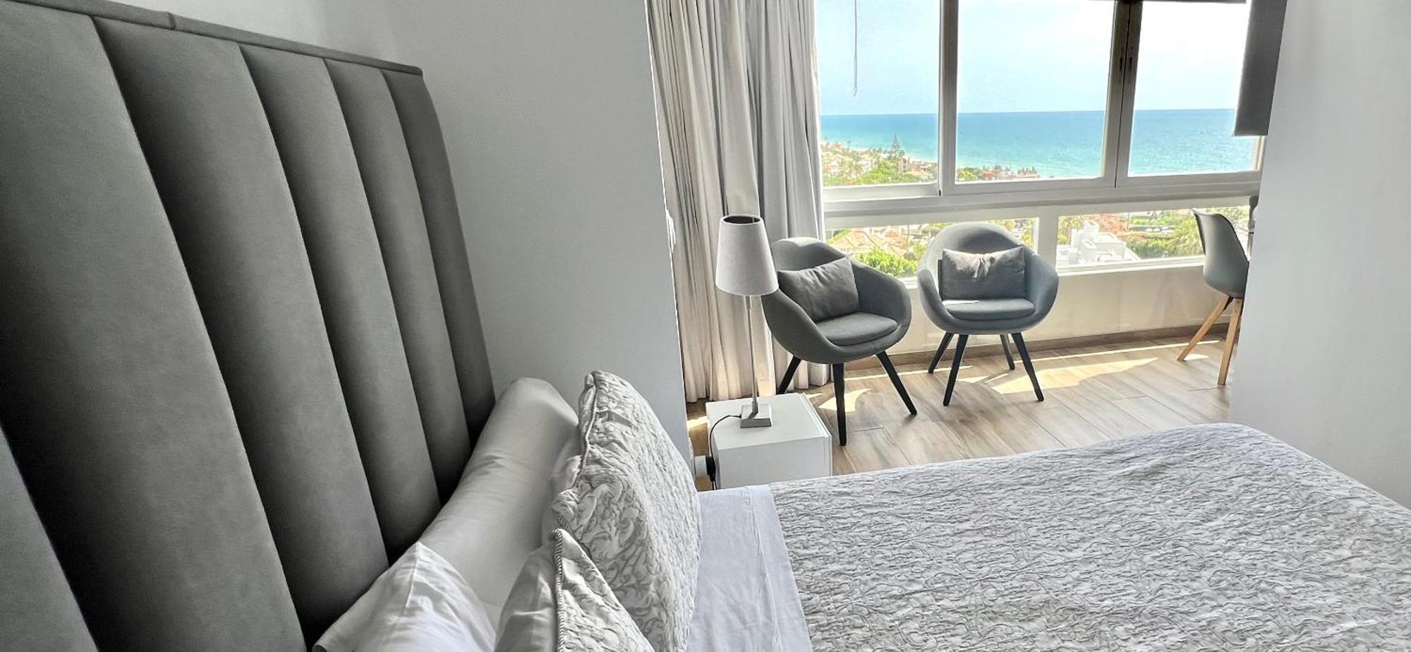 Beachfront- Junto A La Playa Y Con Impresionantes Vistas Al Mar * Marbella