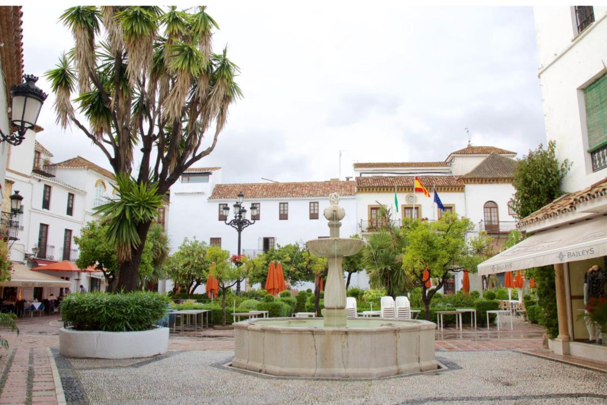 Beachfront- Junto A La Playa Y Con Impresionantes Vistas Al Mar Marbella